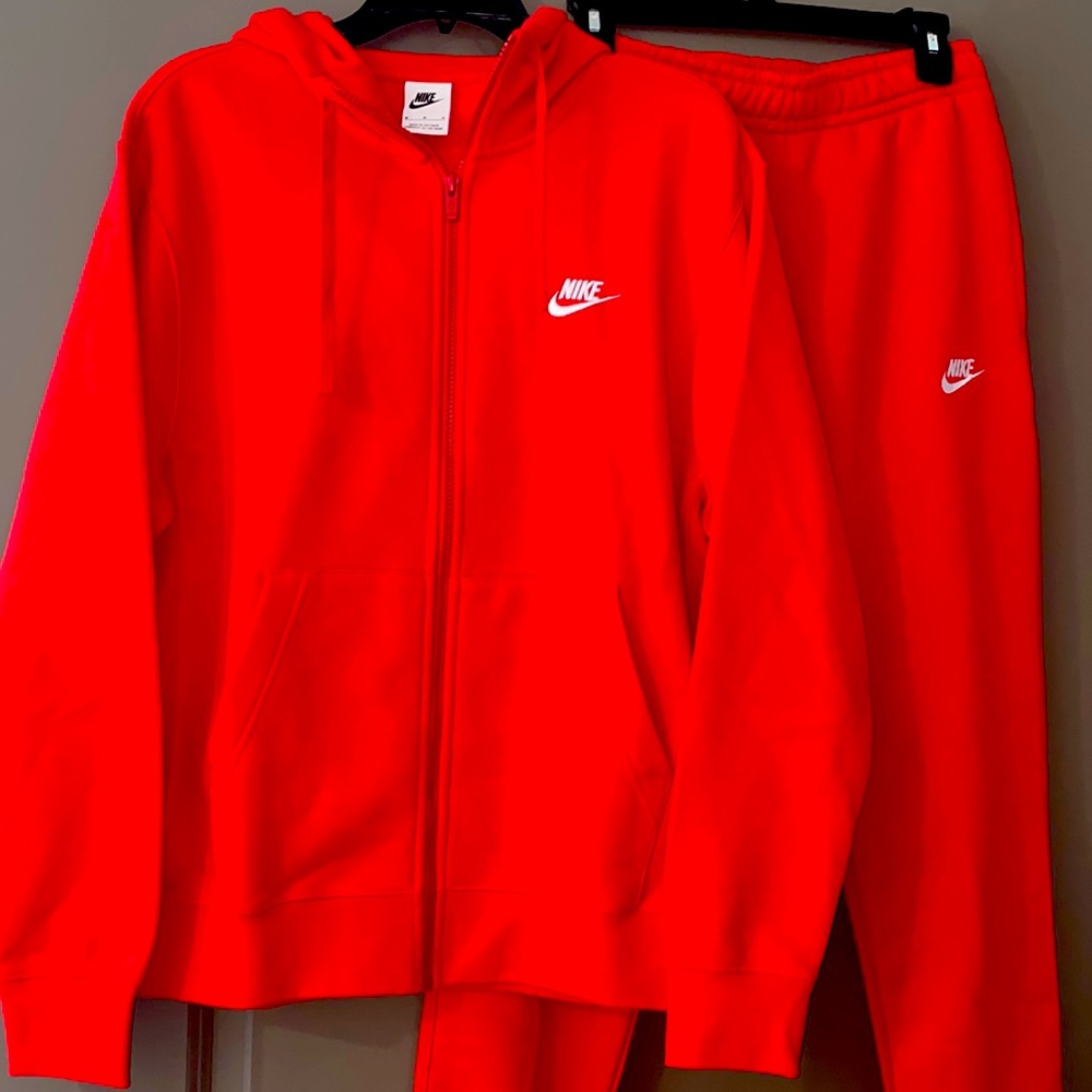 Nike Men’s Jogger Set